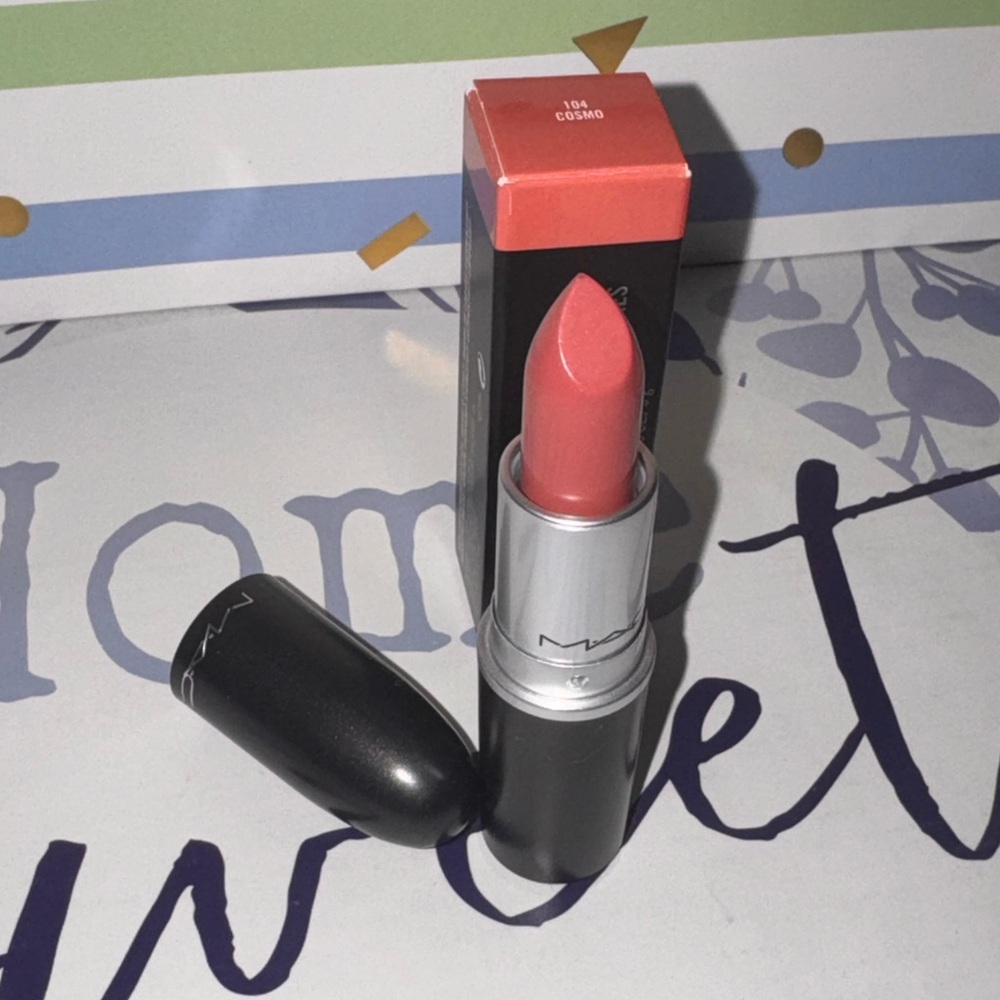 NIB NWT MAC 104 Cosmo Amplified Creme Lipstick 0.1 oz / 3g Authentic Full Size